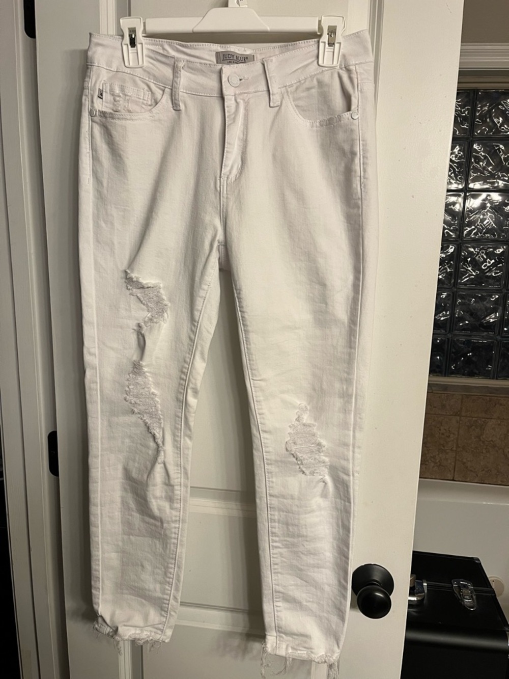 Judy Blue Women's White Mid-Rise Distressed Skinny Stretch Denim Jeans, *sizing